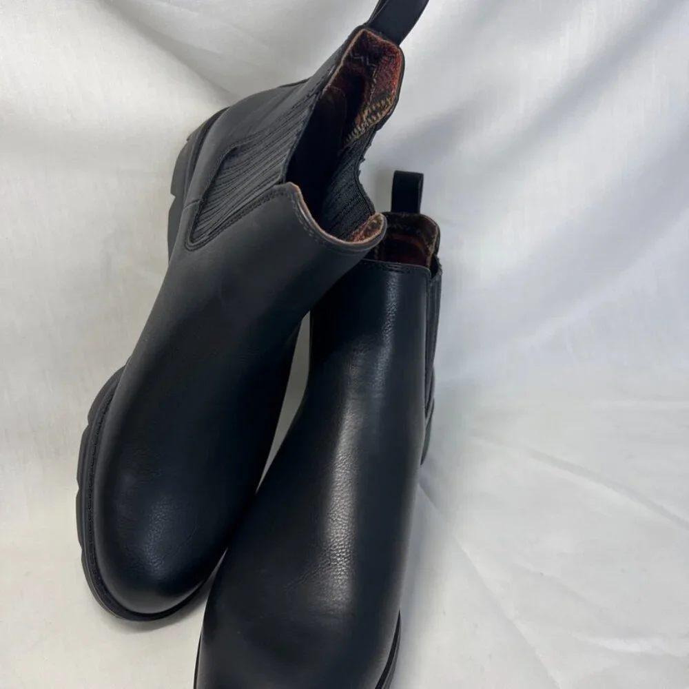 b.o.c. Black Ankle Booties elastic Sides Pull on Durable Soles New - Picture 8 of 10